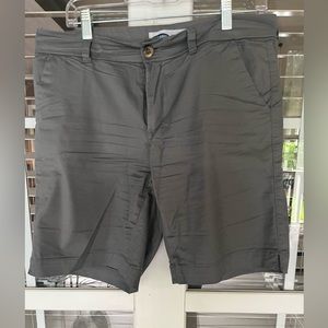 Old Navy size 10 Gray Womens Bermuda shorts